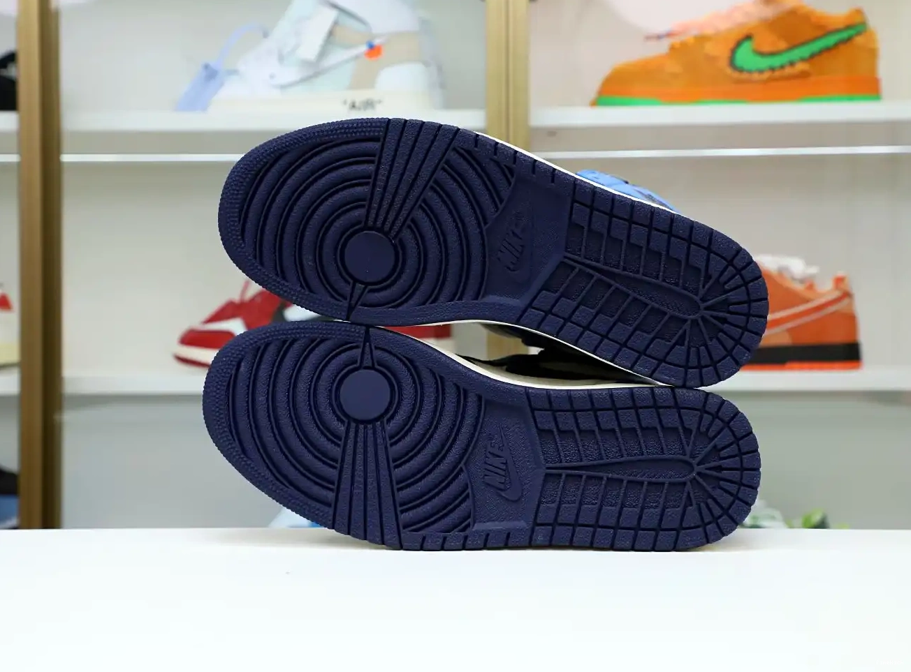 RETRO OG HIGH 'OBSIDIAN' AIR 1 JORDAN 0405